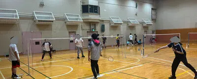 🏸初心者・女性歓迎♪ 勝ち負けより楽しく！【羽休め】次回10/25(日) 11/21(土) 11/23(月) 12/18(金) 12/19(土)メンバー募集 ✨🏸の活動紹介